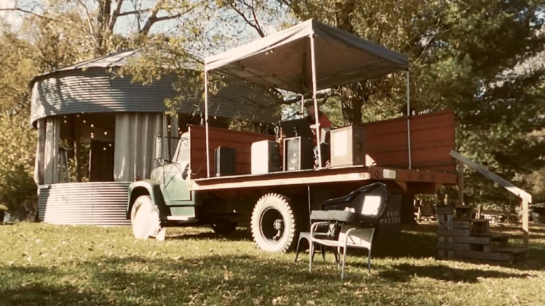 Singing Gospel Music on the Farm - "Jesus Is My Co-Pilot" [WATCH]